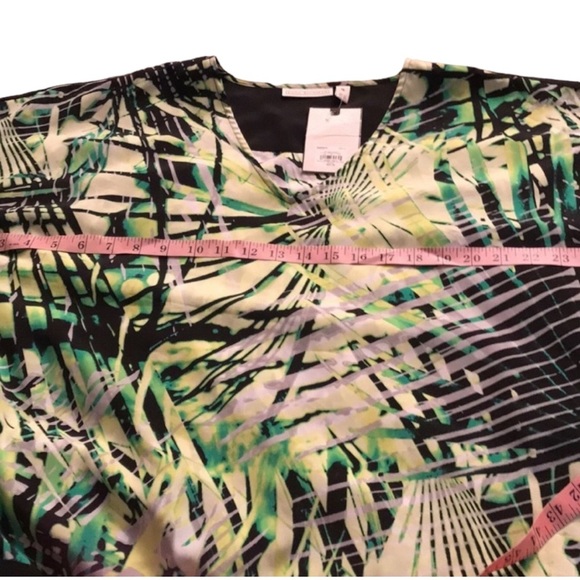 Dana Buchman  X-Large green & black print silky oversized V-Neck top NWT - Picture 2 of 15